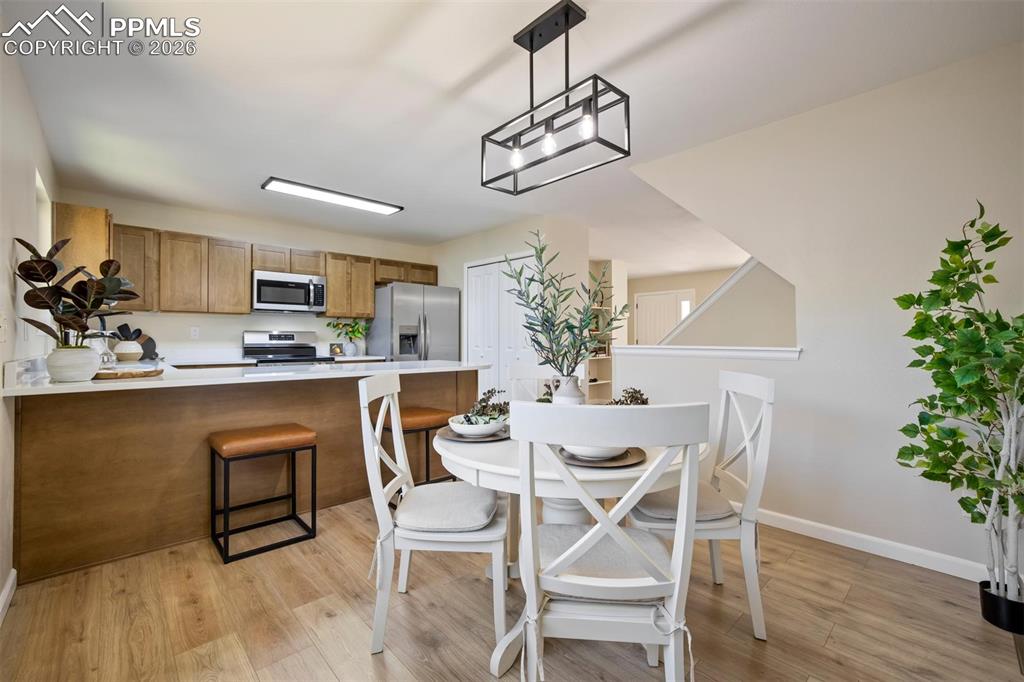 Image 13 of 50: Dining Area