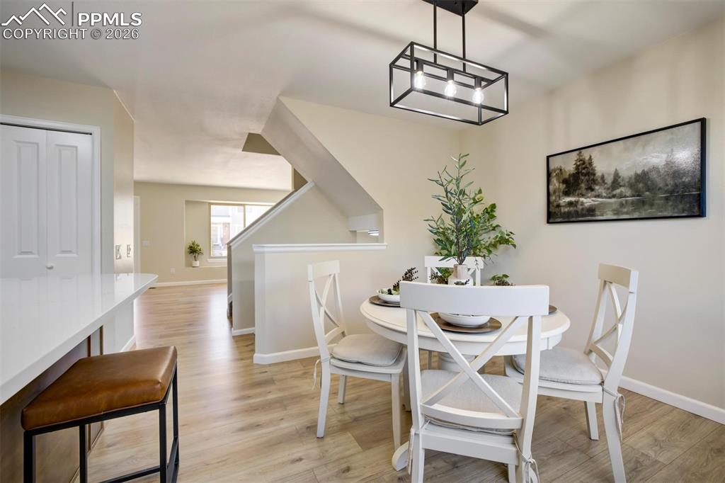 Image 14 of 50: Dining Area