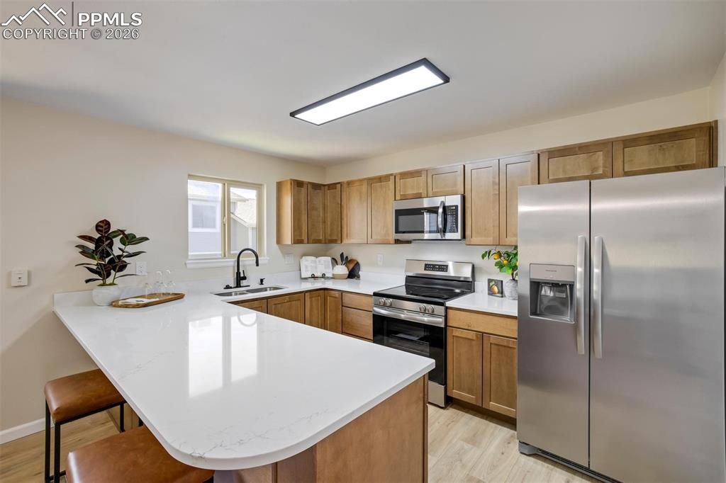 Image 15 of 50: Kitchen