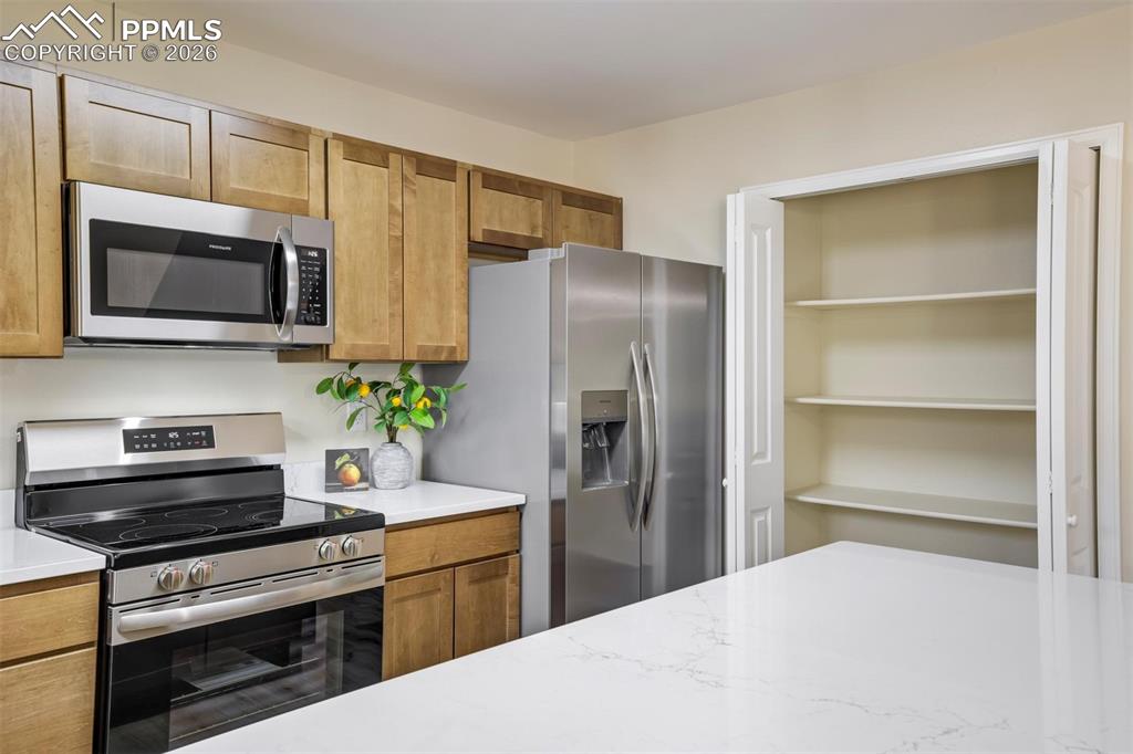 Image 20 of 50: Kitchen