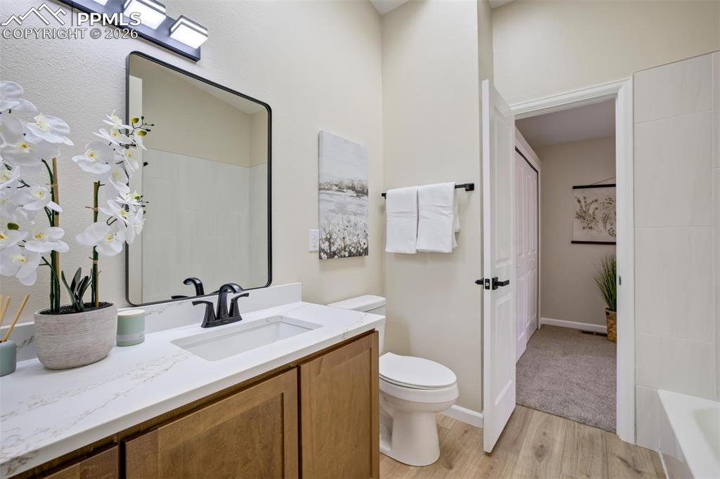 Image 28 of 50: Bathroom