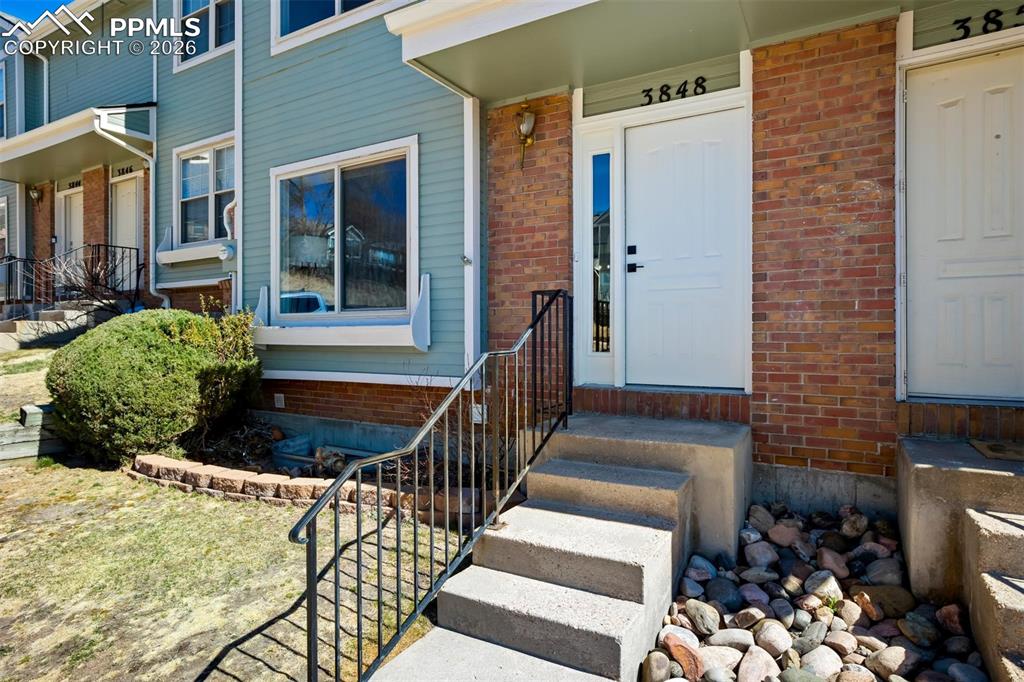 Image 3 of 50: Entry