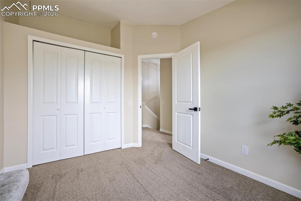 Image 31 of 50: Bedroom