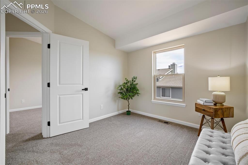 Image 32 of 50: Sitting Room