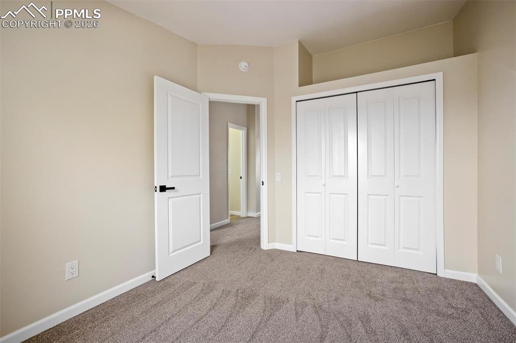 Image 34 of 50: Bedroom