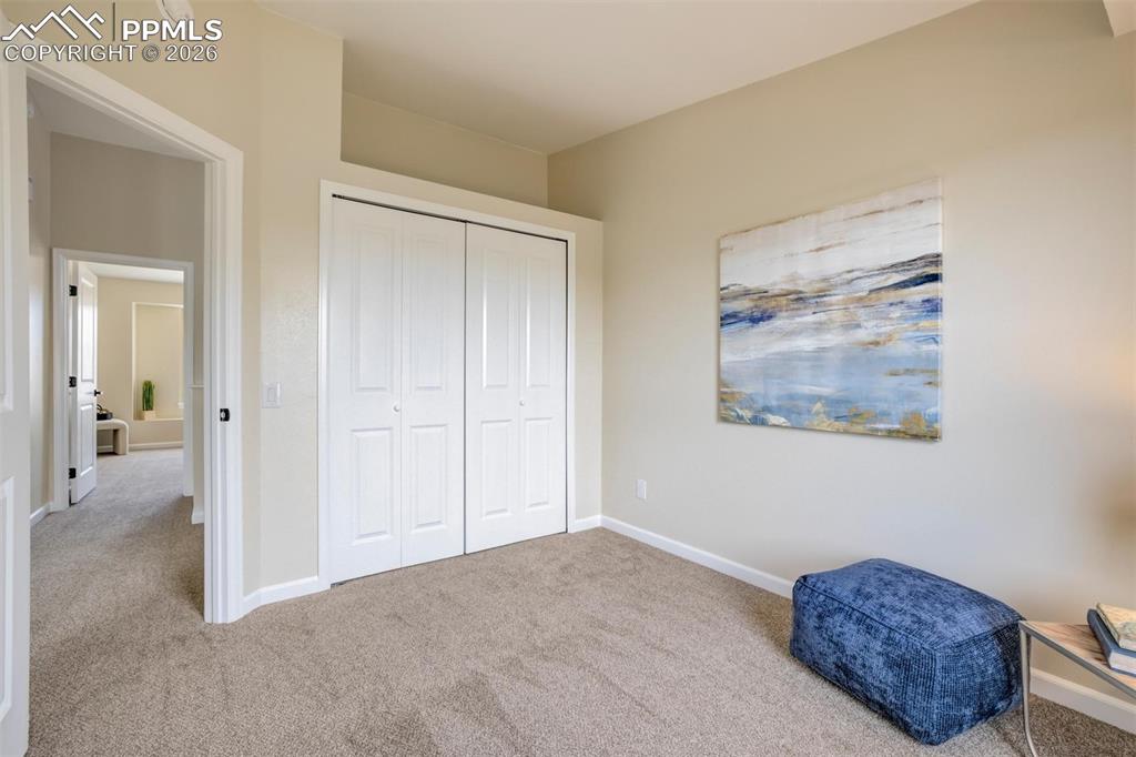 Image 35 of 50: Bedroom