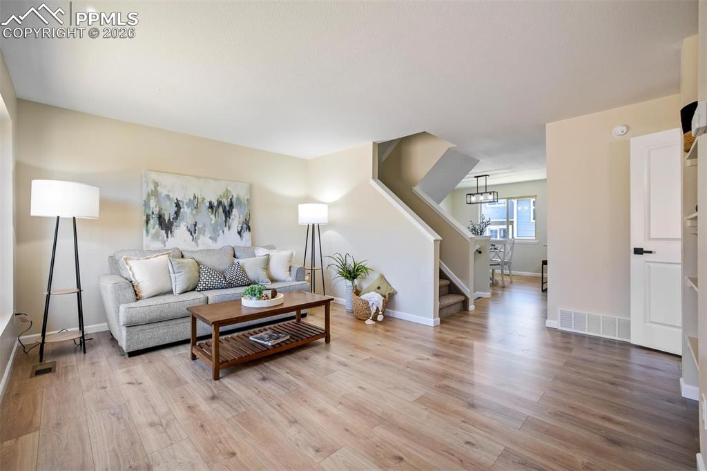 Image 4 of 50: Living Room