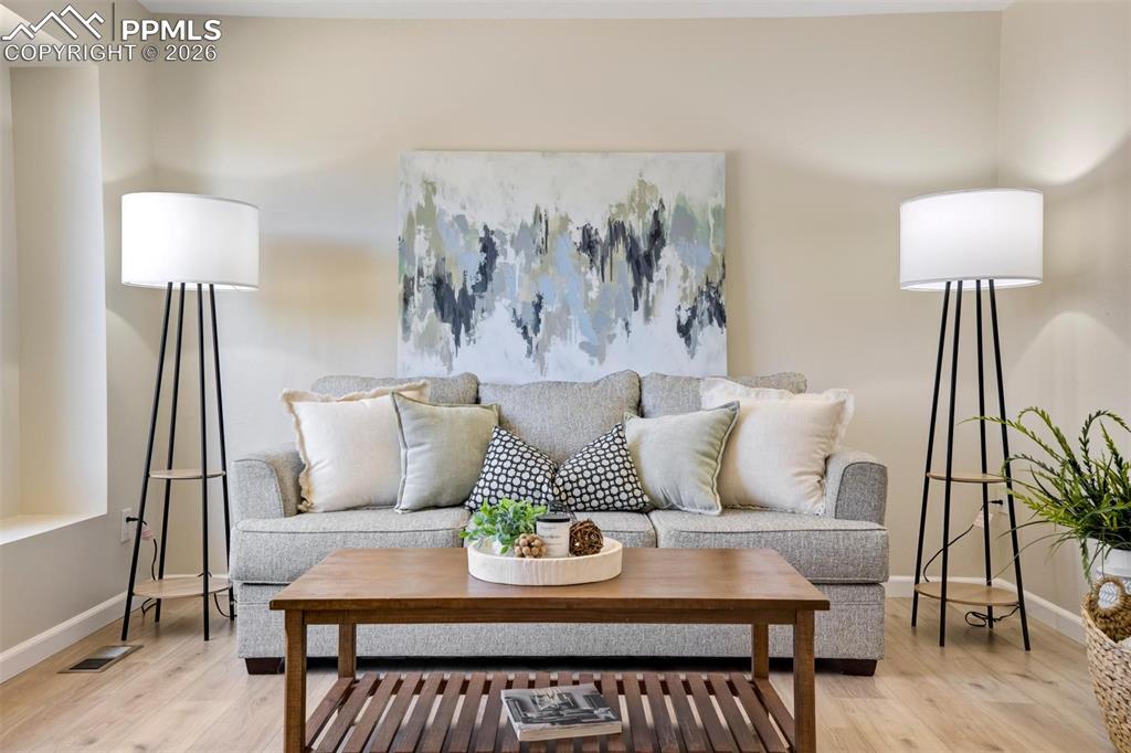 Image 8 of 50: Living Room