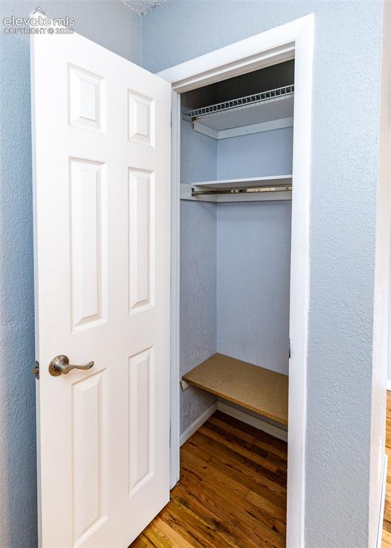Image 5 of 36: Closet