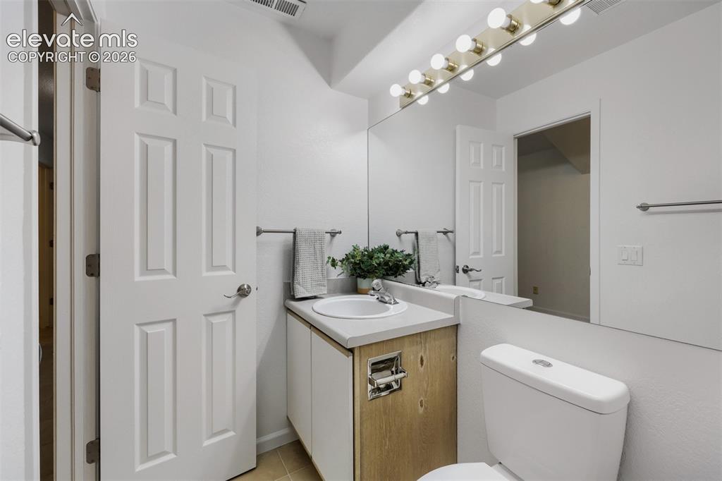 Image 14 of 16: Bathroom