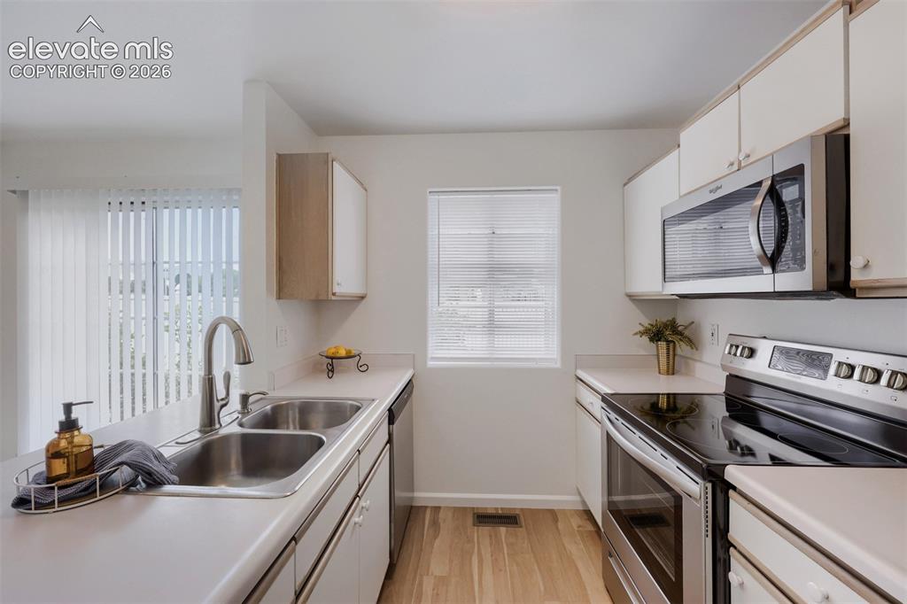Image 6 of 16: New appliances