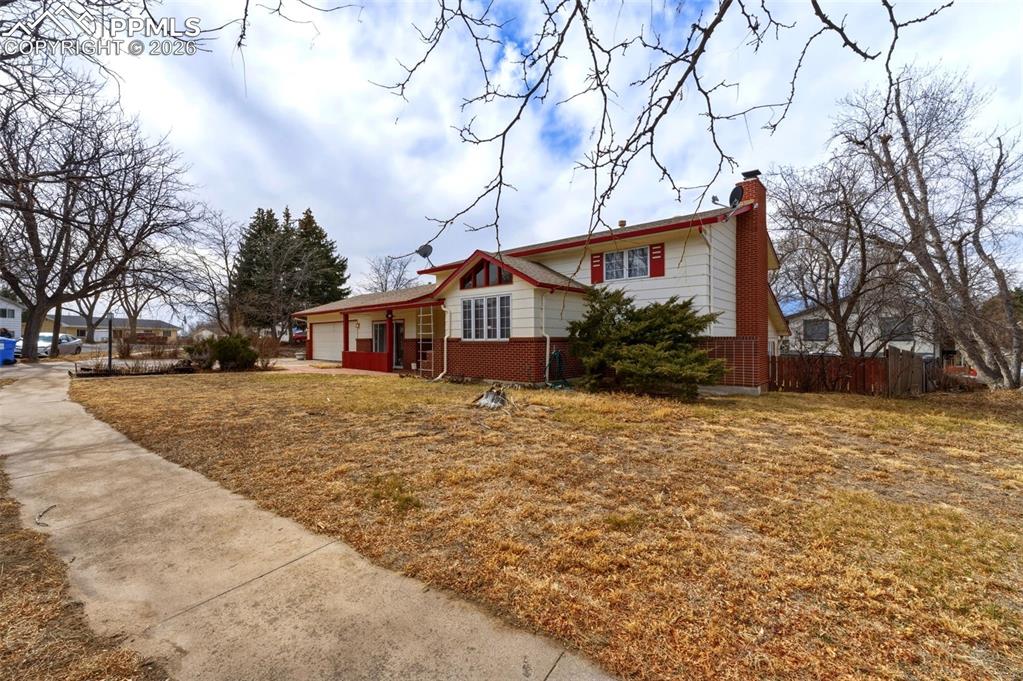 Image 2 of 25: Side of Structure