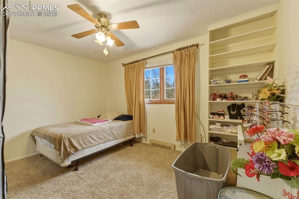 Image 8 of 25: Bedroom