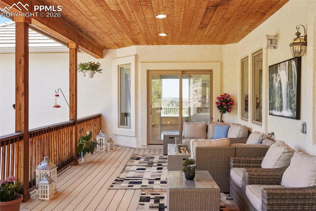 Image 12 of 50: Sun Room