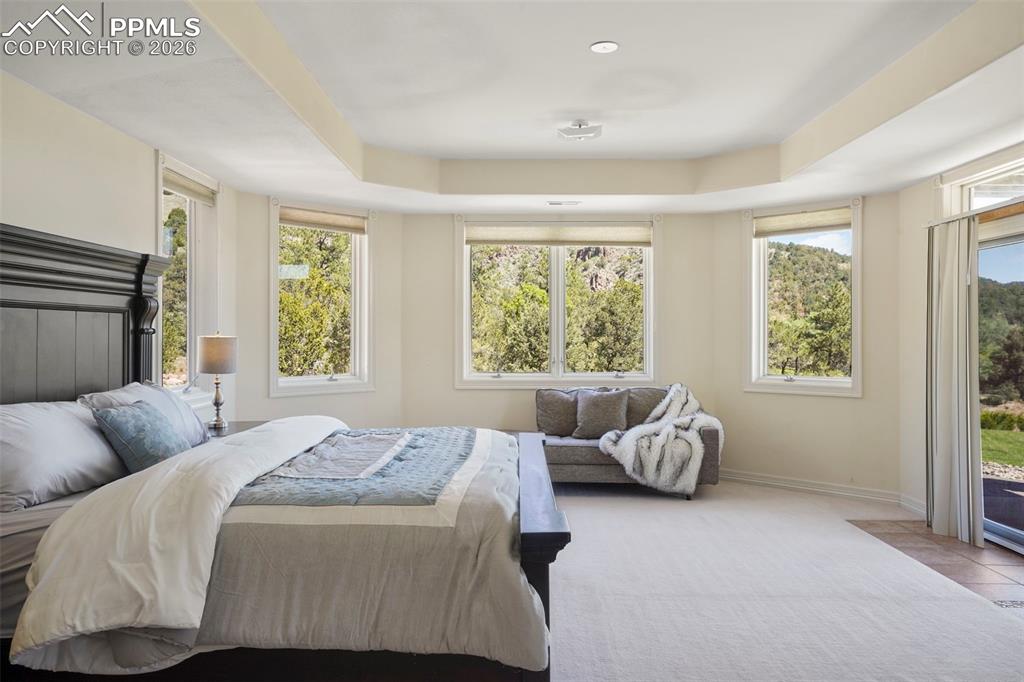 Image 27 of 50: Bedroom