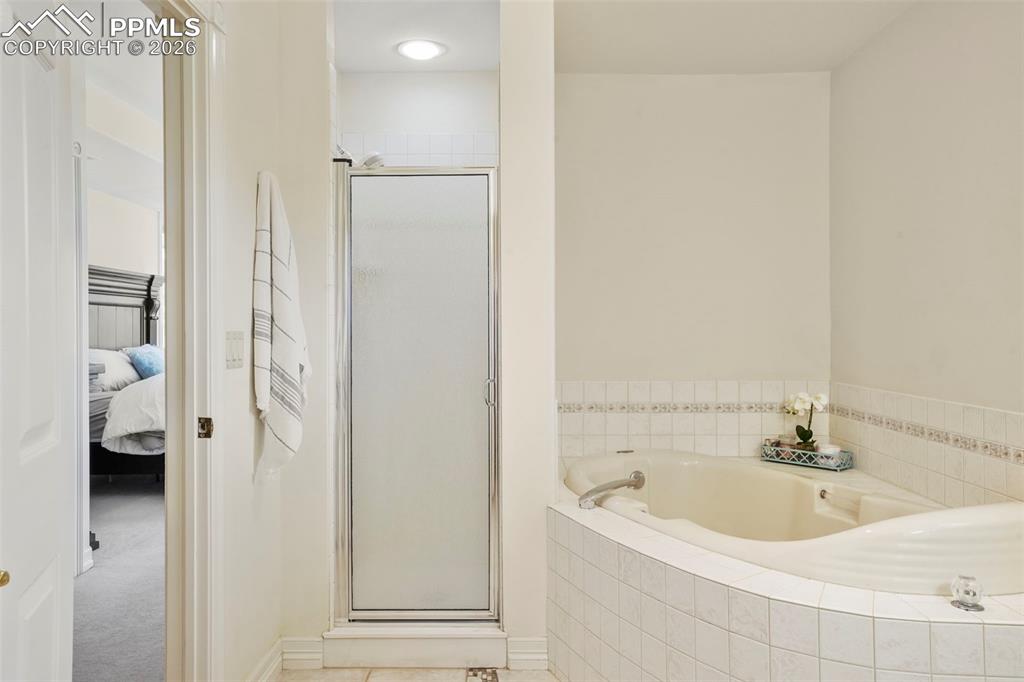 Image 28 of 50: Bathroom