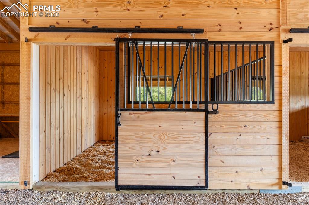 Image 40 of 50: Stable