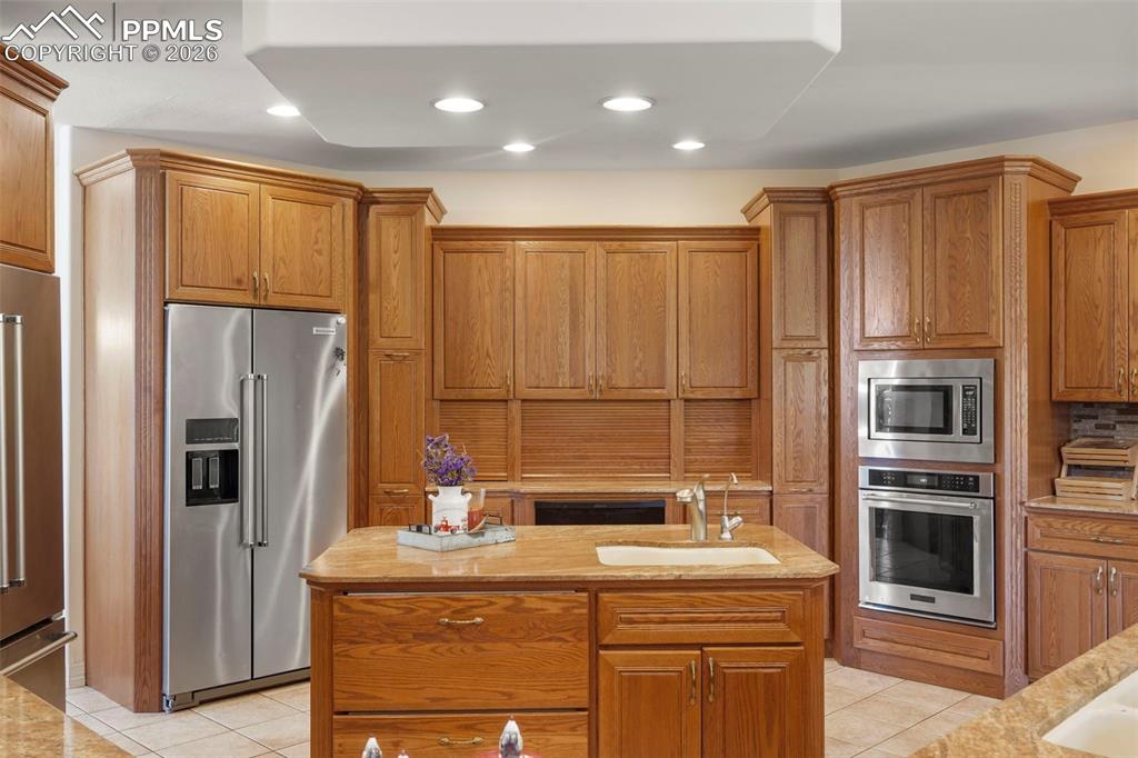 Image 8 of 50: Kitchen