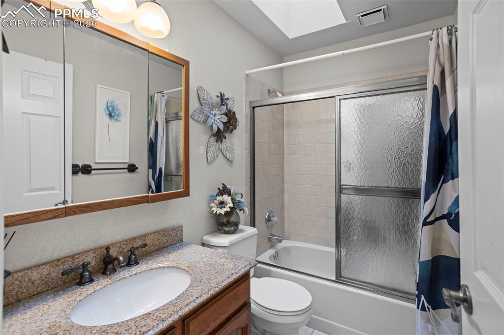 Image 10 of 17: Upper Level Bathroom