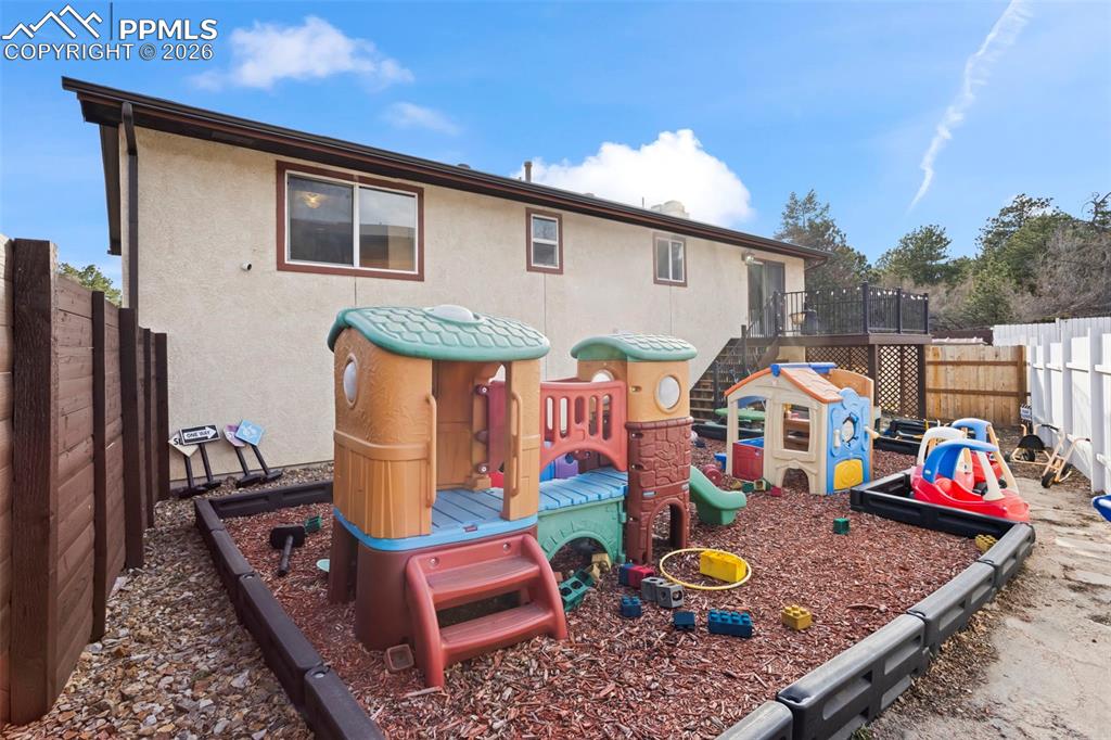 Image 15 of 17: Yard