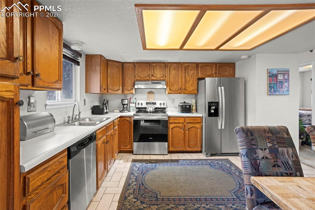 Image 3 of 17: Kitchen