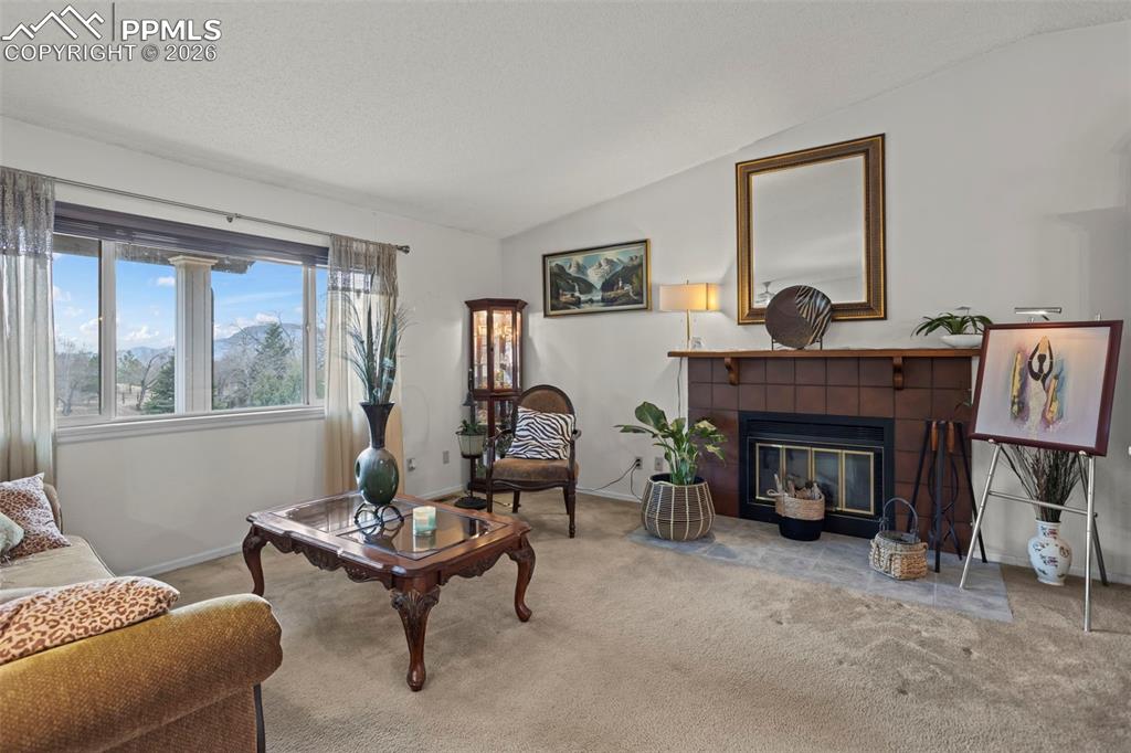 Image 4 of 17: Living Room