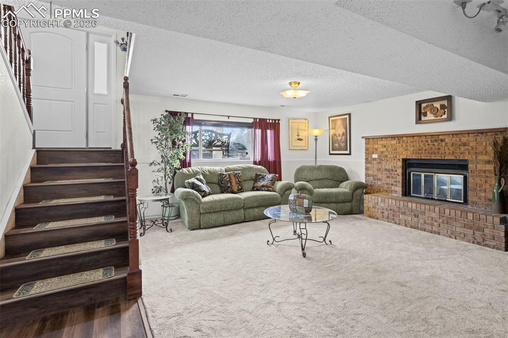 Image 6 of 17: Family Room