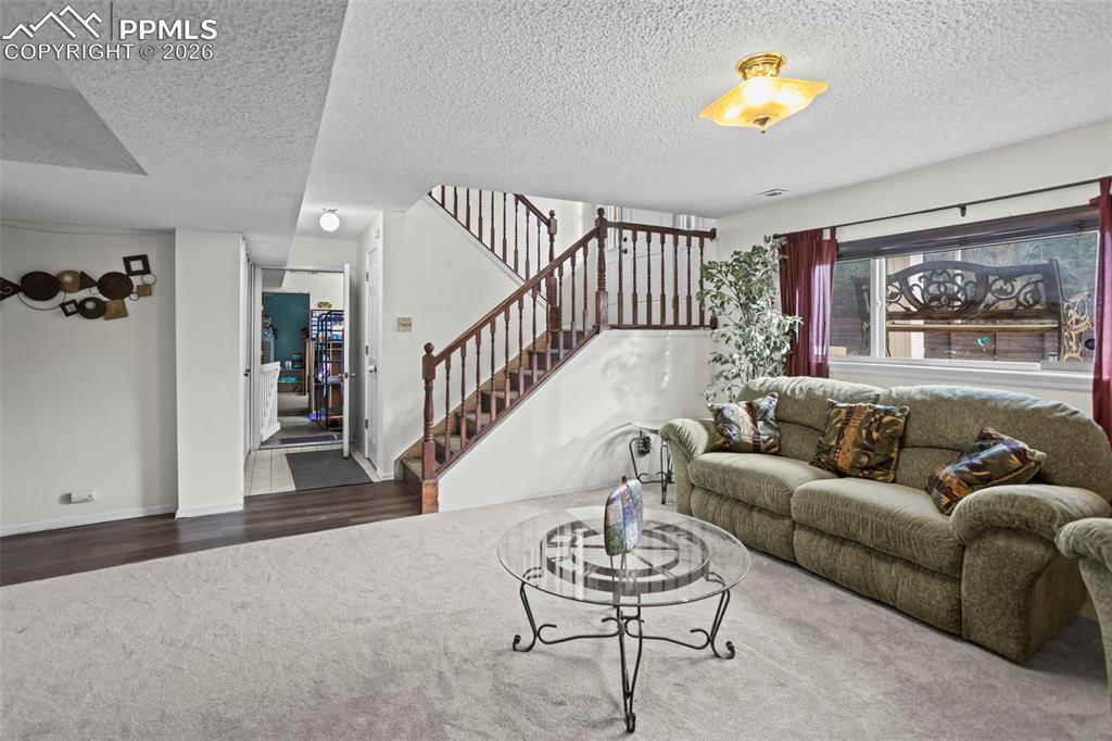 Image 7 of 17: Family Room