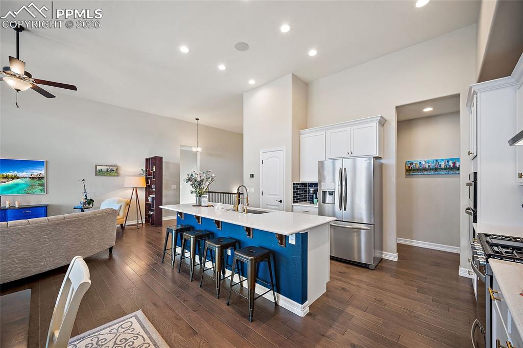 Image 13 of 49: Kitchen