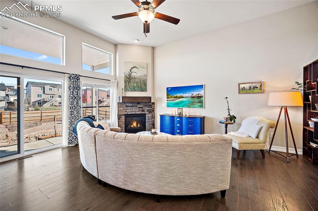 Image 15 of 49: Living Room