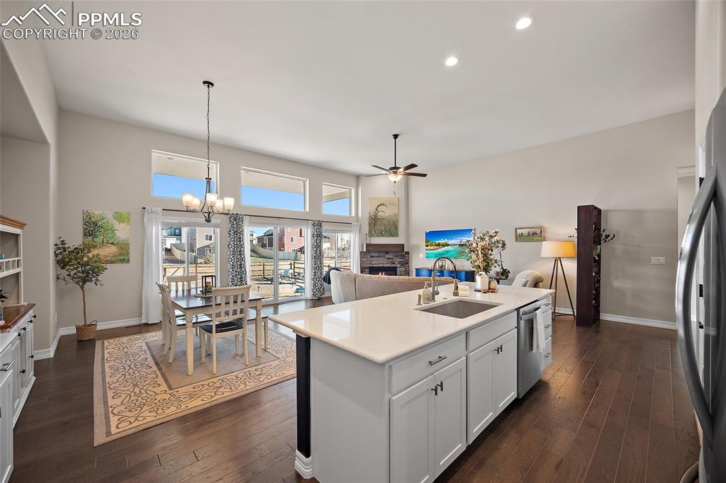 Image 16 of 49: Kitchen