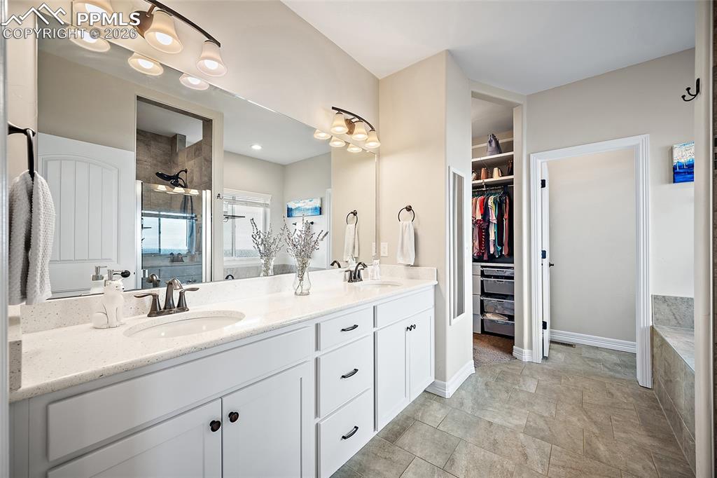 Image 20 of 49: Bathroom