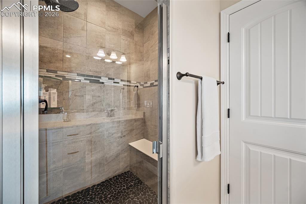 Image 22 of 49: Bathroom