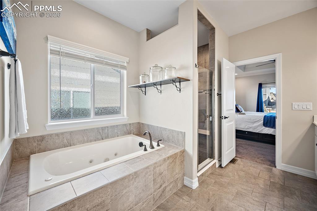 Image 24 of 49: Bathroom