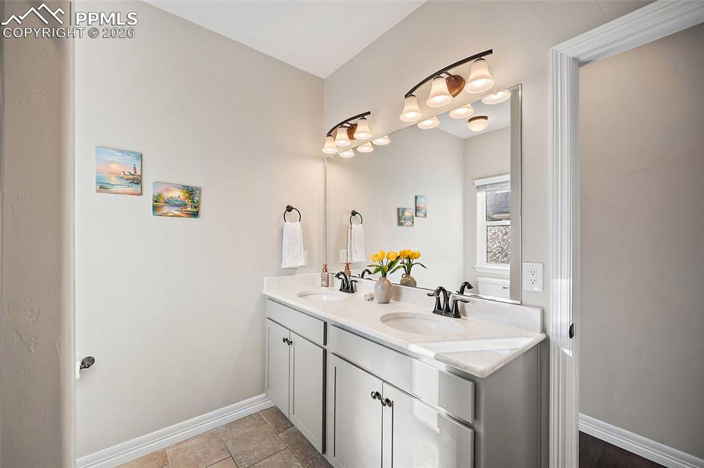 Image 29 of 49: Bathroom