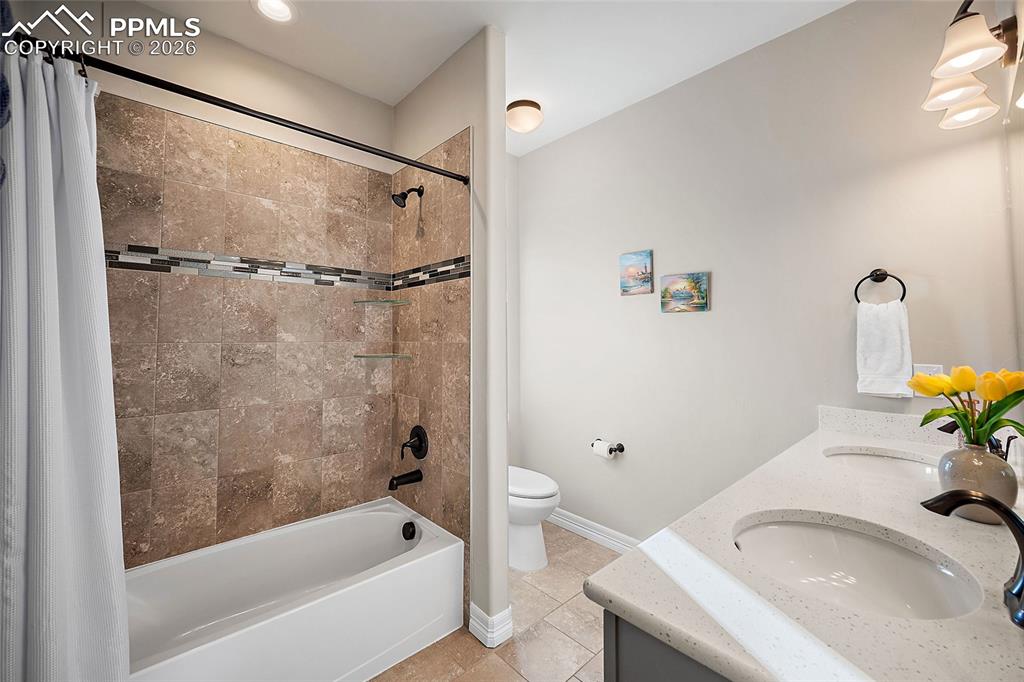 Image 30 of 49: Bathroom