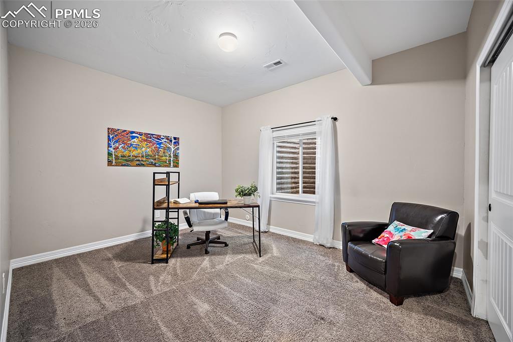 Image 39 of 49: Office