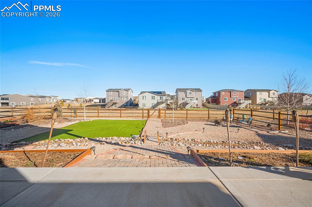 Image 41 of 49: Yard