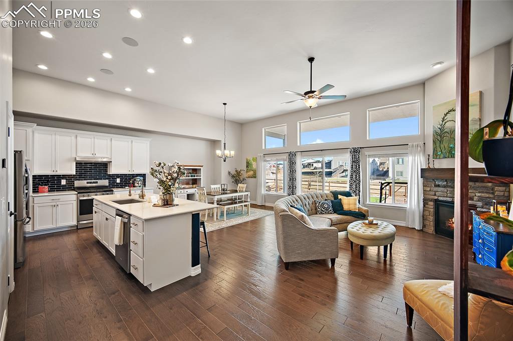 Image 5 of 49: Kitchen