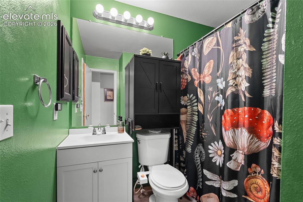 Image 11 of 31: Bathroom
