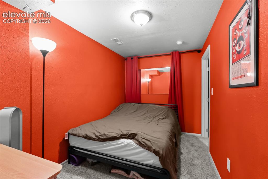 Image 19 of 31: Bedroom