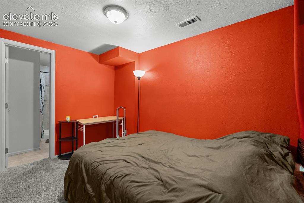 Image 20 of 31: Bedroom