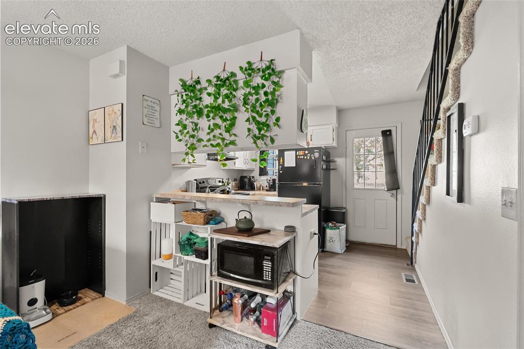 Image 6 of 31: Kitchen