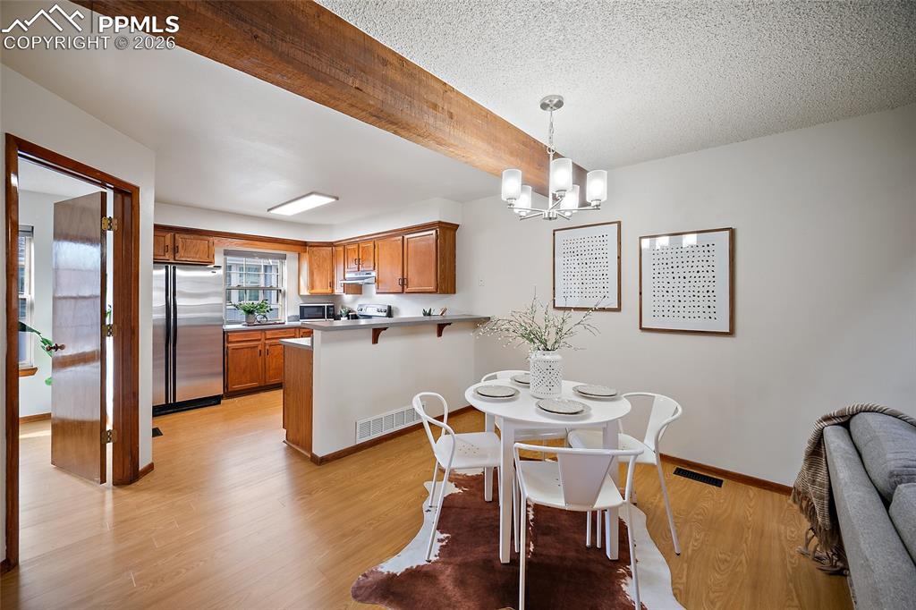 Image 10 of 35: Dining Area