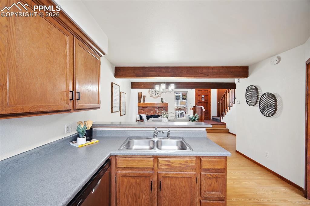 Image 13 of 35: Kitchen