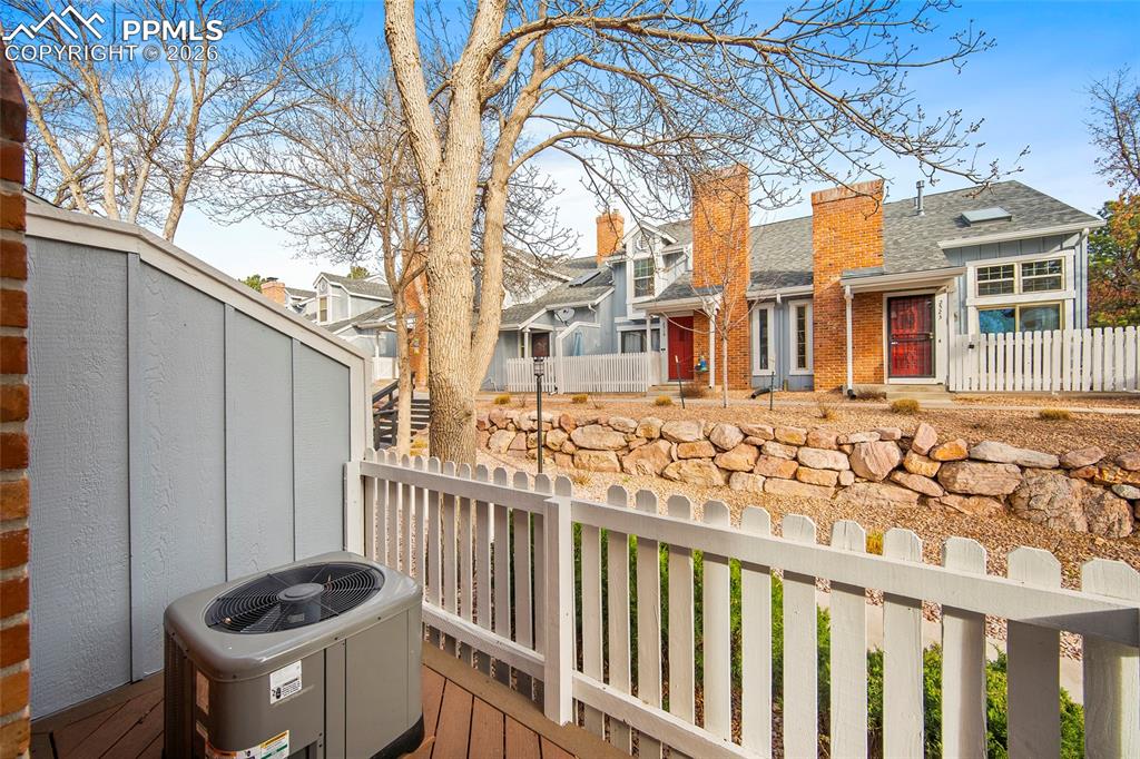 Image 30 of 35: Deck