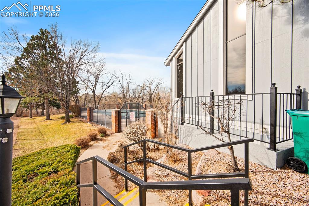 Image 33 of 35: Pool