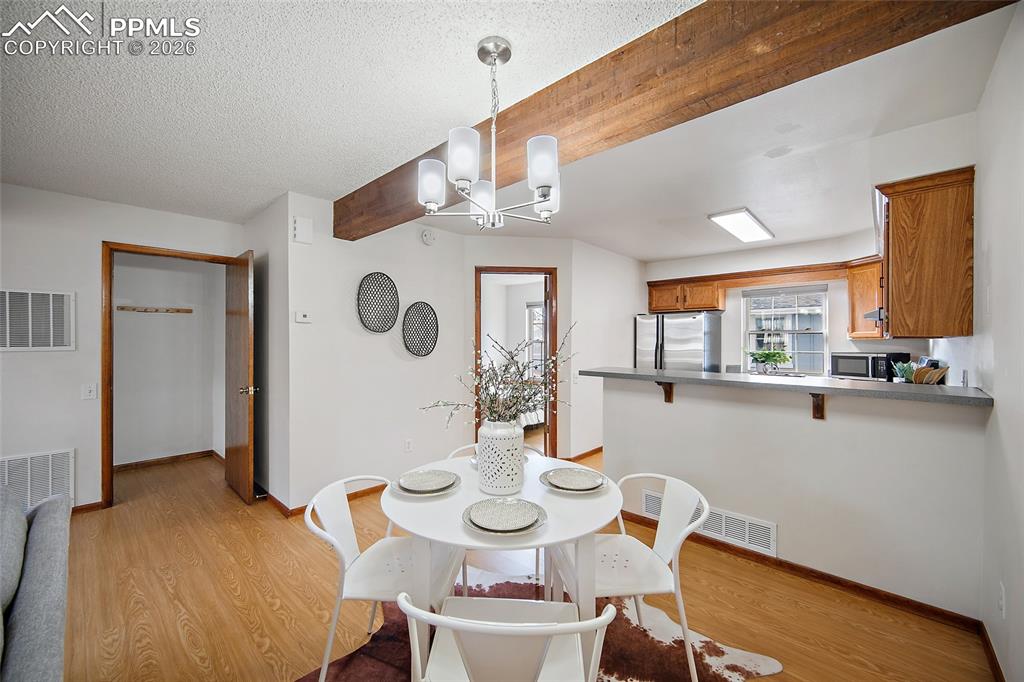 Image 8 of 35: Dining Area