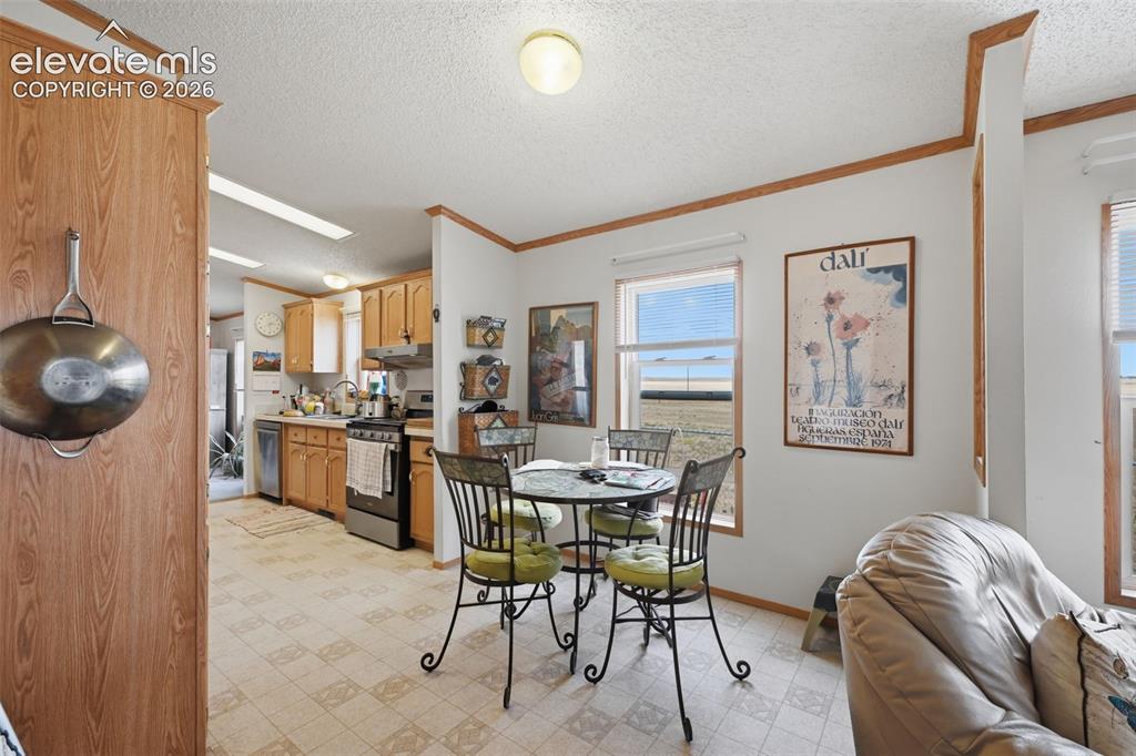 Image 11 of 30: Dining Area