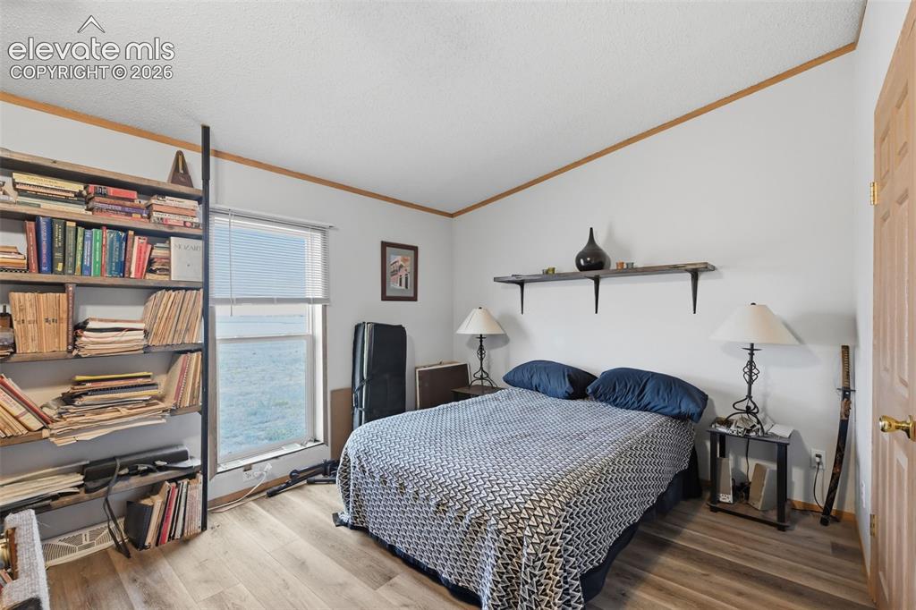 Image 15 of 30: Bedroom